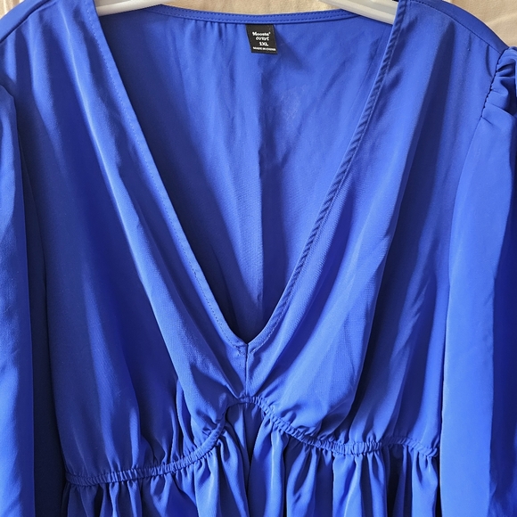 Beautiful womens royal blue v-neck blouse/top - Picture 3 of 7
